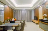 Luxurious & Spacious 2Br Apartment at One East Residences Hotels in Mulyorejo