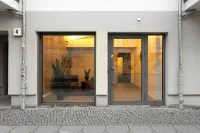 Global Living I The Graf - East Side Gallery