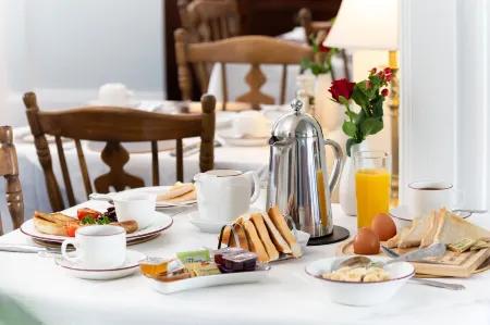 Shelleven Guest House Отели в г. Хеленс Бэй