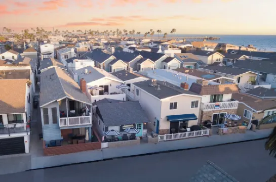 Surfrider II by Avantstay Walk to the Beach + Balcony