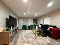 Cliffwood Villa - 4 Bedroom House فنادق في Hazlet