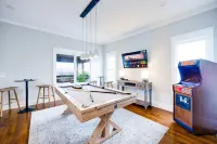 City Views Pool Hot Tub Mini Golf