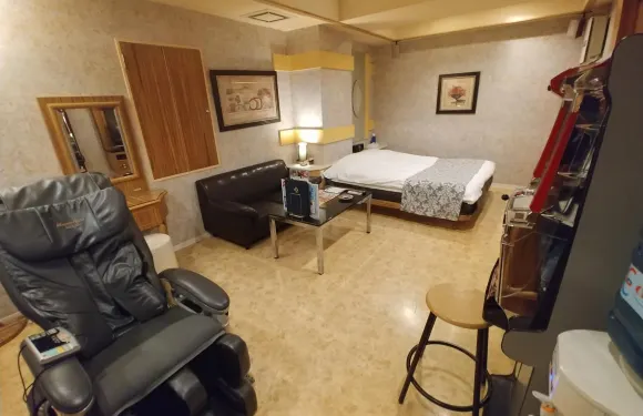 魅力酒店（限成人）