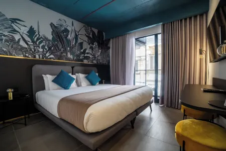 Eleven by Warren Collection