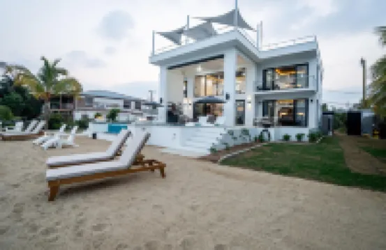 Sand Castle Vista - Spacious 4-Bed Villa in Placencia Village w Pool Hotels in 
