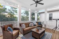 Seagrove Gardens Mins to the Beach Santa Rosa Retreat w A Design