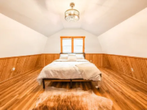 Andy Woods Lodge - 4 Bedrooms, 1,5 Baths, Sleeps 8 Home