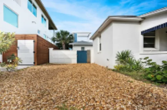 100 Steps to Sand Private Deck BBQ Beach Gear