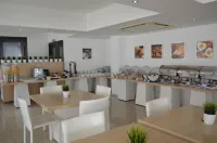 Les Palmiers Petrou Apartments - Homestays