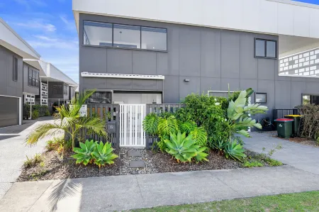 1 Bedroom Modern Townhouse in Casuarina