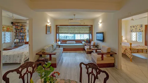 Yellowbrick - Calcutta's Freshest BnB - Condos