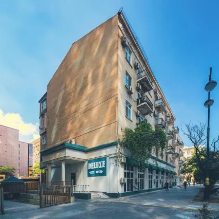 Deluxe İnn Hotel Baku Отели рядом с достопримечательностью «Площадь Свободы»