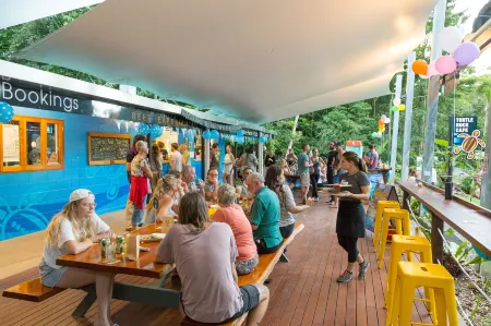 Safari Lodge Отели рядом с достопримечательностью «Дейнтри Рейнфорест»