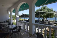 Bed & Breakfast by the Beach Hotels in Подглавиця