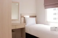 Nice and Comfy 2Br Springlake Apartment Near Summarecon Bekasi Hotell i Harapan Baru