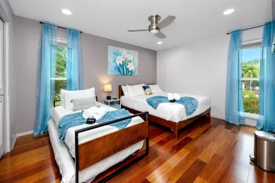 Heated Pool, Game Room and Tennis Access - Stunning Tropical Retreat فنادق في Largo