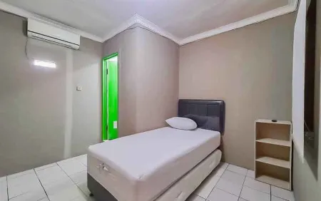 Penginapan Rio Anakku Syariah Banjaran Mitra RedDoorz Отели в г. Katapang