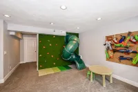 Rexburg 5 Bedroom Home With Rock Climbing Wall & M Hotels in Rexburg