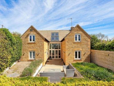 Field House - Stunning 3 Bedroom Home in Kingham!