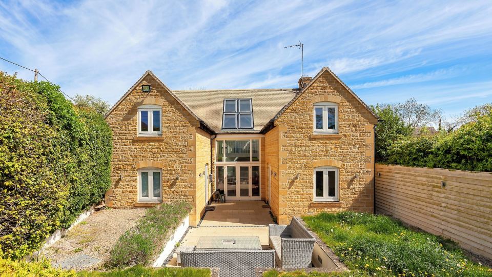 Field House - Stunning 3 Bedroom Home in Kingham!