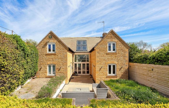 Field House - Stunning 3 Bedroom Home in Kingham!