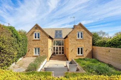 Field House - Stunning 3 Bedroom Home in Kingham! فنادق في Chipping Norton