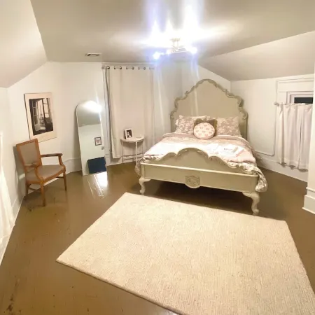Charming 125year old Victorian  3-bedroom house in fabulous Broken Arrow