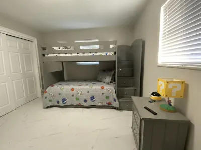 Waterfront Fort Lauderdale House with Heated-pool -  3 Bedrooms 1.5 bathrooms