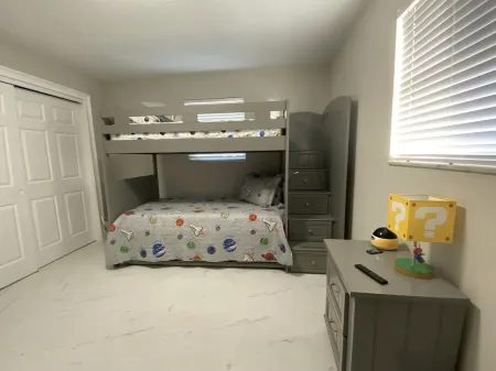 Waterfront Fort Lauderdale House with Heated-pool -  3 Bedrooms 1.5 bathrooms