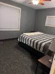 3 Bed 2 Bath! Enormous Kitchen! Sleeps 8