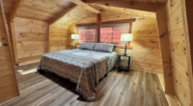 Cozy Cabin Escape w/Hot Tub, King Bed & Fire Pit