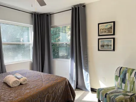 Beautiful and Very Clean Remodel! Close to FSU, Down Town Area and Restaurants Отели рядом с достопримечательностью «FSU Flying High Circus»