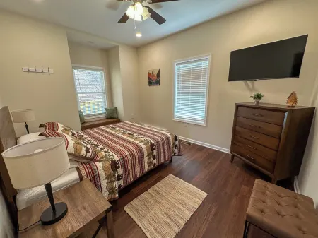 NEW 2024 • Sunset Views𖣰 • Hot Tub • Pets • 9BD/3BA