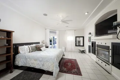 5-bedroom villa with Pickleball Courts, pool, and outdoor gym. 더 CBD 엔터프라이즈 주변 호텔