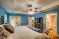 Gorgeous Home-w/fire pit!  7 miles to the beach-Longest fishing pier in the Gulf