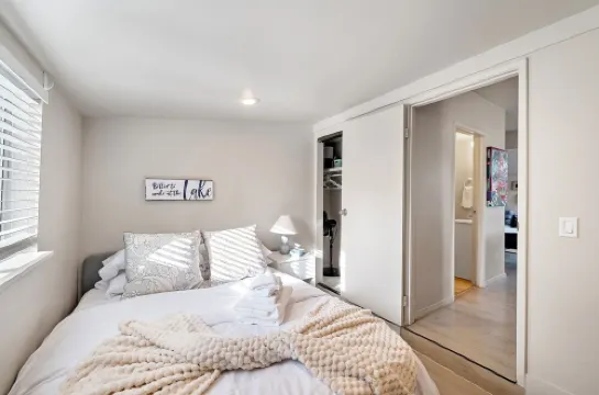 Karmen’s Lake Cottage C