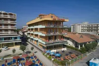 Hotel Cola Frontemare Hotels in der Nähe von Bagno Adolfo 6 - GRANDI SPIAGGE San Mauro Mare