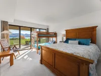 Halmalka Condo 512A Private Hot Tub, 3-bed 2 bath, Sleeps 8, By Outdoor Pool Hotels in Manson