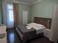 4 Bed Villa-Sleeps 8-Parking-Garden-Sea View Hotels in Ureki