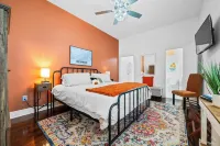 The Tangerine - Walk to Restaurants, Shops, Bars!