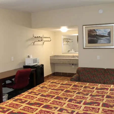 American Inn & Suites