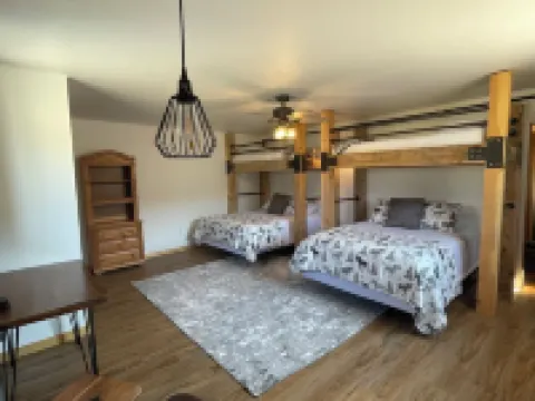Spacious 5-bedroom, 5-Bathroom lodge! Sleeps 22! Across from famous Cody rodeo!