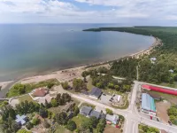4 Bedroom Cottage on Manitoulin Island Next to Sand Beaches!