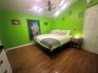 Hot tub 3miles from Cripple Creek Secluded pet friendly