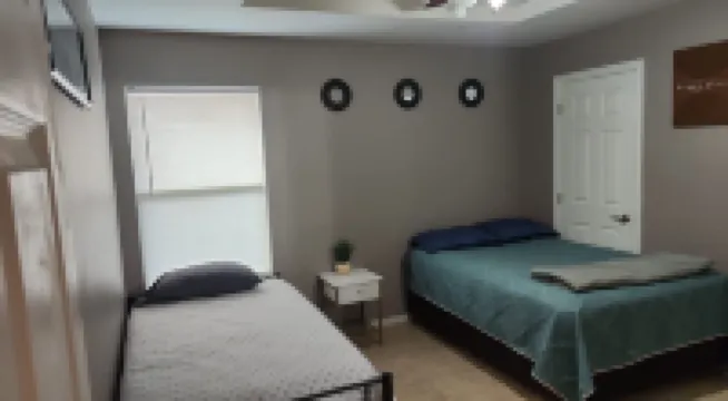 靠近大學的兩卧室公寓