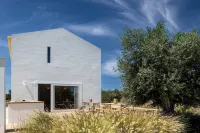 Cenoura-Brava Villas & Suites. Hotels in Canaviais