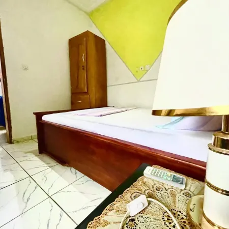 1 Bed Studio Sleeps 2 - Wifi Balcony Parking