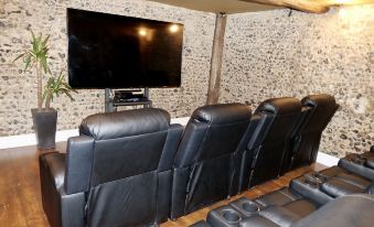 Luxury 9 Bed Manor House Hot Tub Cinema Room Skytv