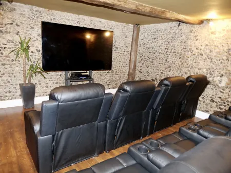 Luxury 9 Bed Manor House Hot Tub Cinema Room Skytv Отели рядом с достопримечательностью «Одли Энд Хаус энд Гарденс»