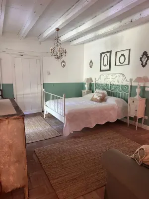 베드앤바르케사 Abbey Summaga 주변 호텔